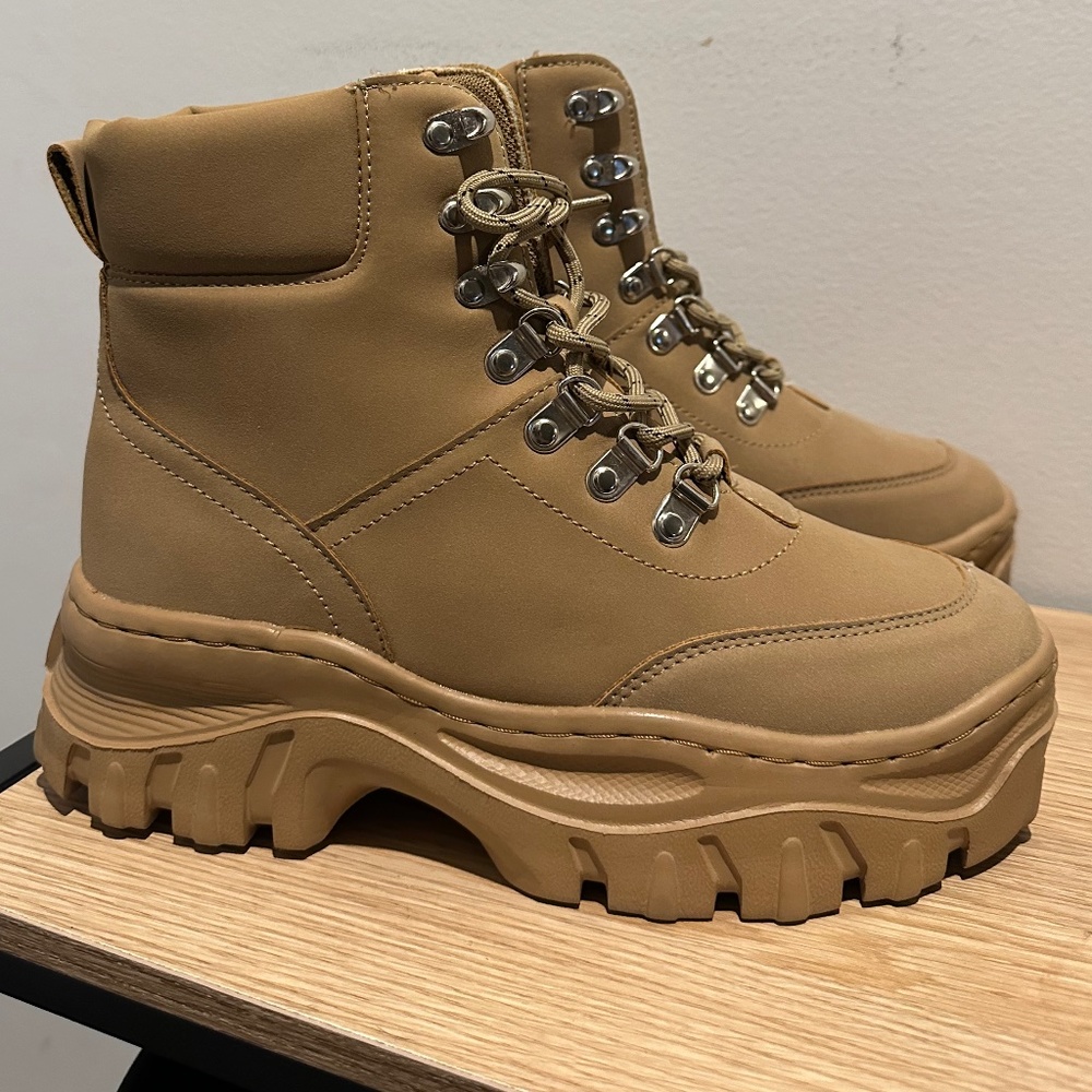 Prettylittlething boots